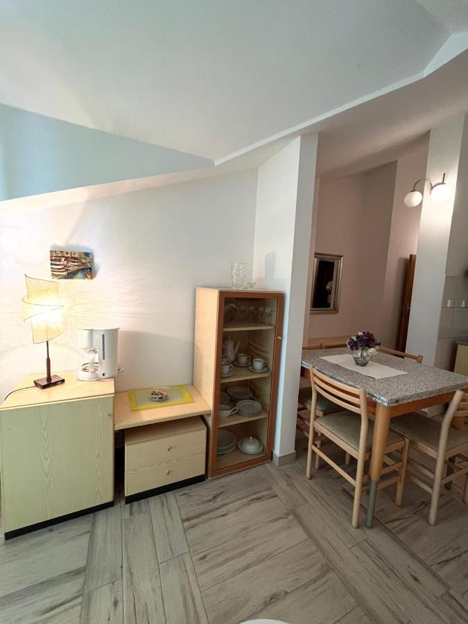 Gorana Apartman With Swimming Pool Lägenhet Jelsa  Exteriör bild