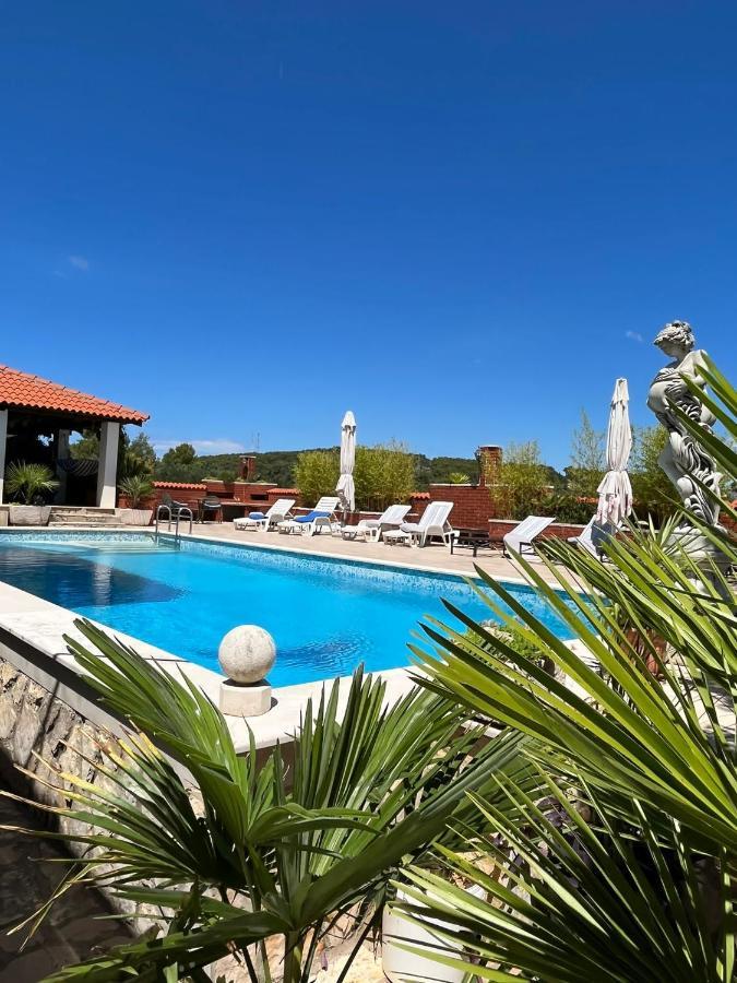 Gorana Apartman With Swimming Pool Lägenhet Jelsa  Exteriör bild