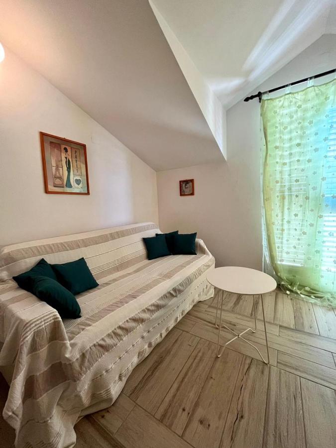 Gorana Apartman With Swimming Pool Lägenhet Jelsa  Exteriör bild