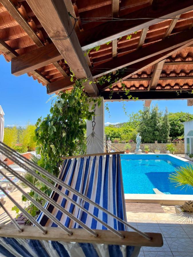 Gorana Apartman With Swimming Pool Lägenhet Jelsa  Exteriör bild
